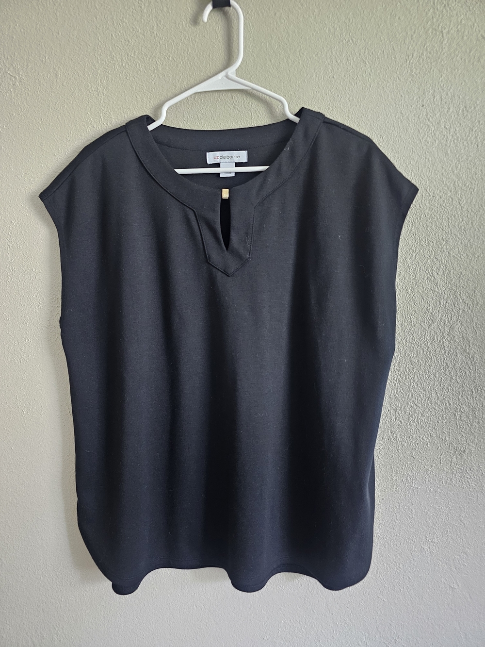 Liz Claiborne XXL Black Cap Sleeve Blouse Gold Bar Keyhole Neck Stretch Top